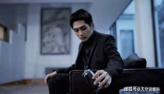 《新生》臨近結局發現,劉漠一個不起眼的舉動,暗示他就是真的費可