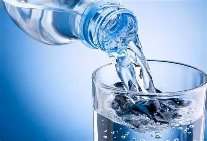 礦物質水和純凈水有什麼區別?純凈水VS礦物質水怎麼選?