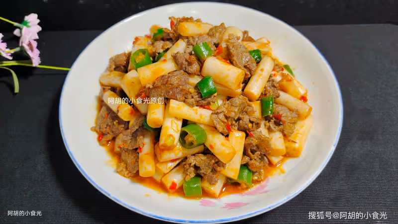黃瓜絲瓜快靠邊,入夏後這菜使勁吃!和牛肉炒一盤,極致脆嫩、下飯菜頂流