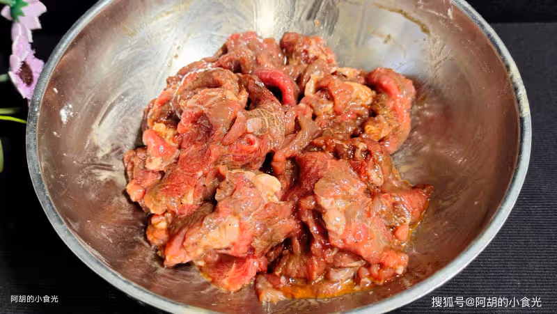 黃瓜絲瓜快靠邊,入夏後這菜使勁吃!和牛肉炒一盤,極致脆嫩、下飯菜頂流