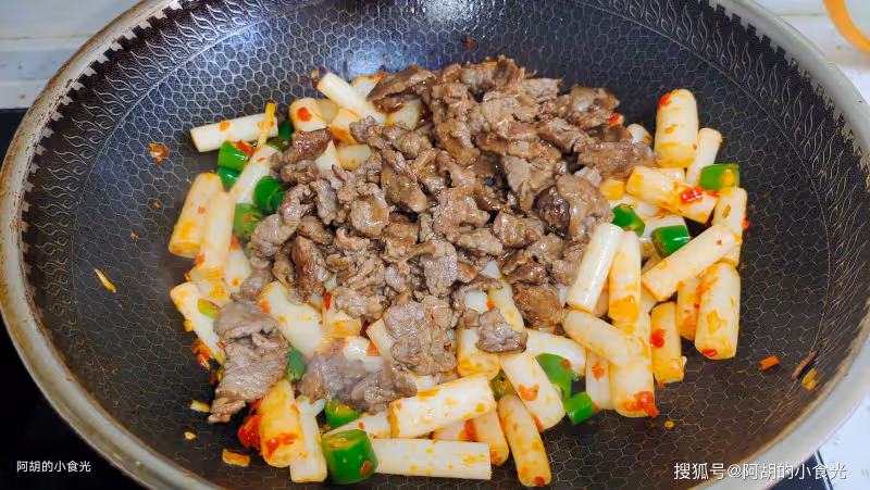 黃瓜絲瓜快靠邊,入夏後這菜使勁吃!和牛肉炒一盤,極致脆嫩、下飯菜頂流