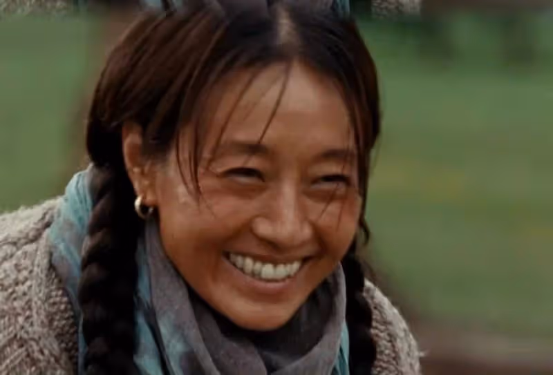 《我的阿勒泰》《不可告人》各看4集，一個已經棄，一個看上癮