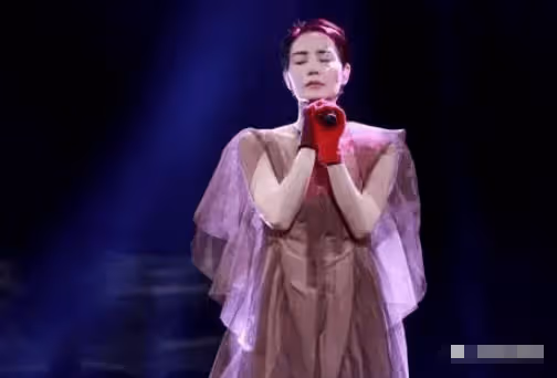 54歲「敗光」10億的王菲,李亞鵬酒後吐真言,謝霆鋒終於來接盤了...