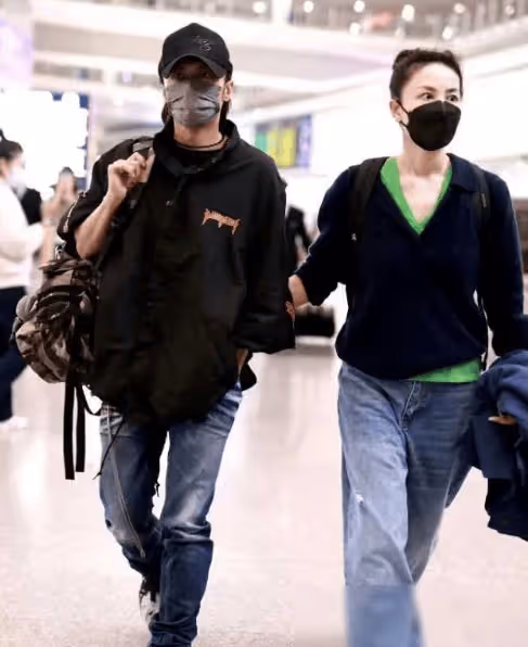 54歲「敗光」10億的王菲,李亞鵬酒後吐真言,謝霆鋒終於來接盤了...