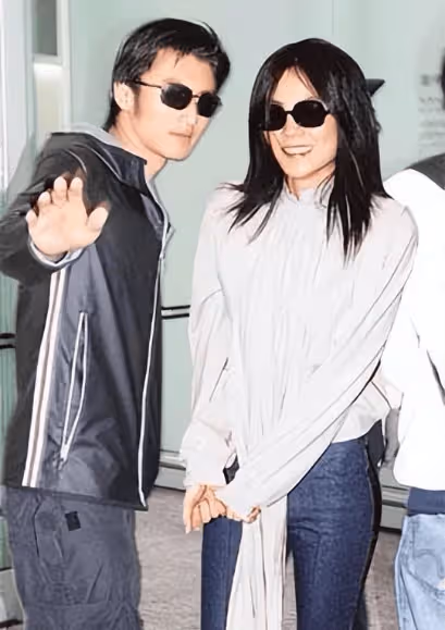 王菲、謝霆鋒購物吵架,謝霆鋒一秒鐘哄女神開心,圖5好暖心