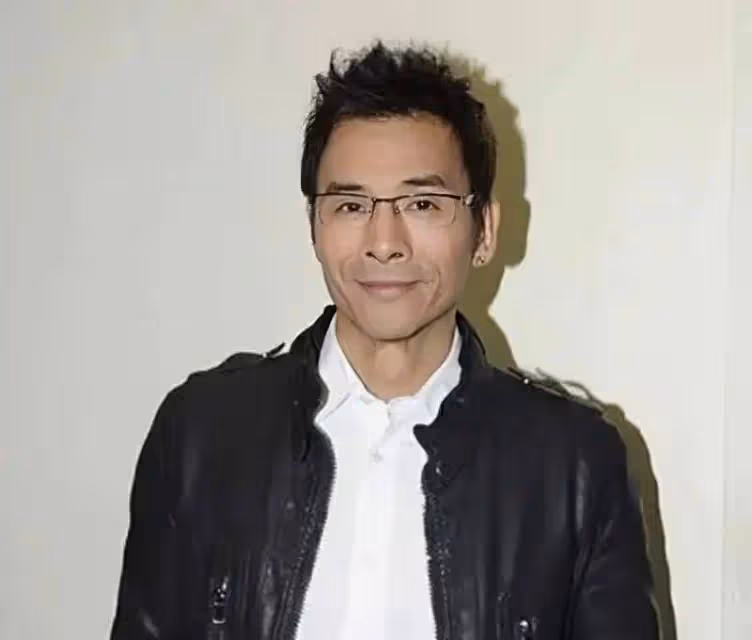 至今未婚長住酒店!TVB知名男星父母均已離世,割膽手術後瘦10斤