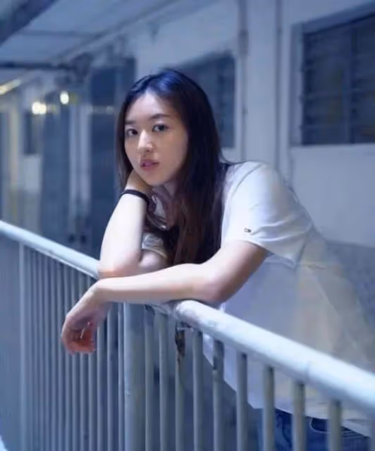 香港知名男星因過往緋聞影響結婚計劃，新劇飾演終極大BOSS，曾想過更換職業