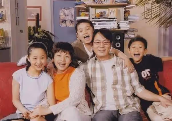 堅持和妻子丁克,卻和情人生孩子,52歲高亞麟已經走上「不歸路」