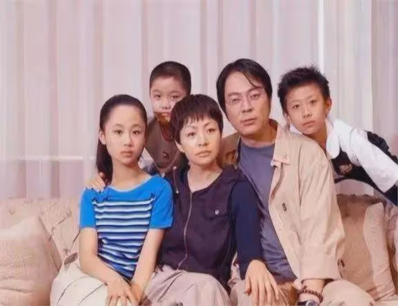 堅持和妻子丁克,卻和情人生孩子,52歲高亞麟已經走上「不歸路」