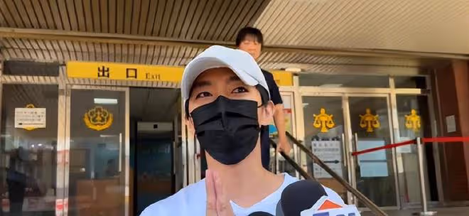 炎亞綸有望獲判緩刑,耀樂笑著走出法庭,雙方和解金額談妥