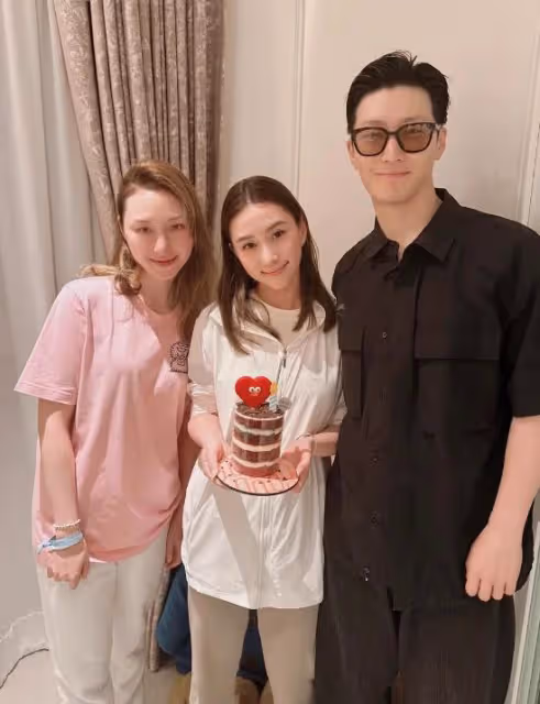 何超蓮帶竇驍回香港豪宅慶生,三太陳婉珍為女兒送蛋糕和祝福