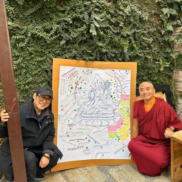 李連杰帶利智禮佛,62歲利智狀態好,手戴佛珠重回顏值巔峰