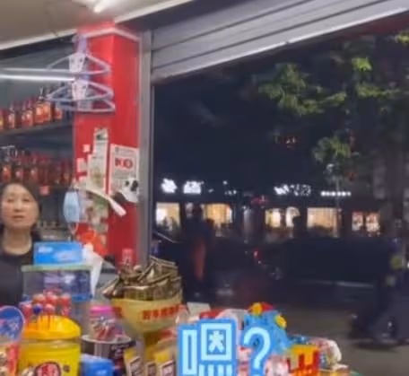 女兒3年未見扮顧客回家,專挑貴的東西撒腿就跑,媽媽追出後破防