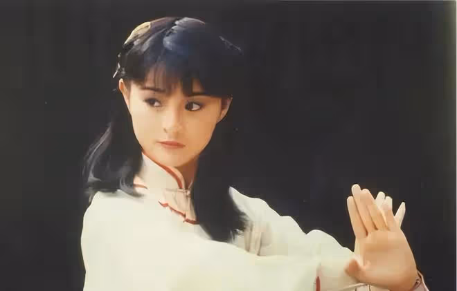 「玉女打星」李賽鳳被丈夫誣陷出軌義子,成港圈笑話 經歷了什麼