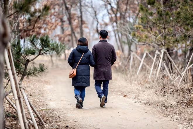 生病一場後才發現:晚年最靠得住的子女,往往是身邊最沒啥出息的