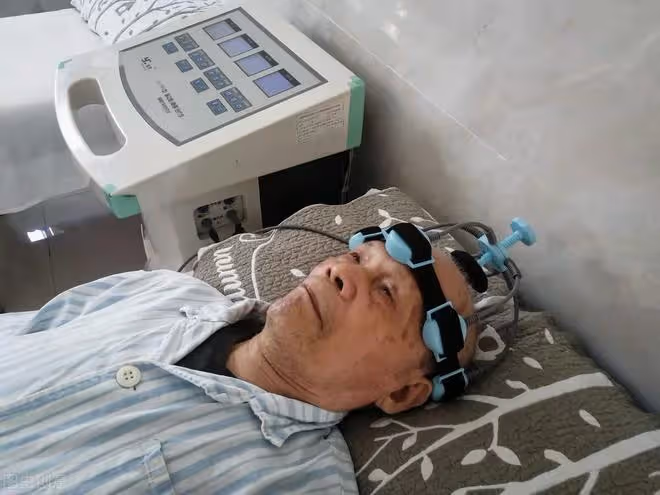 生病一場後才發現:晚年最靠得住的子女,往往是身邊最沒啥出息的