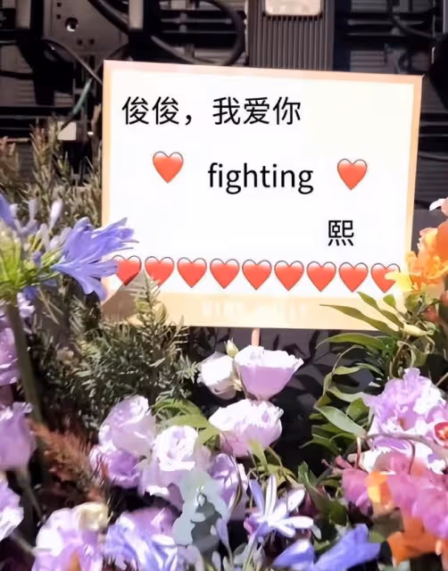 大S全家現身看具俊曄演出，小S兩女兒打扮火辣，大姐徐熙嫻罕露面