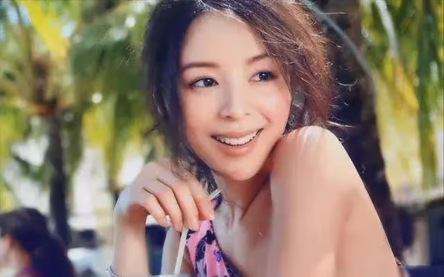 她被稱為導演收割機,因「車震門」事件被雪藏,如今44歲無人敢娶
