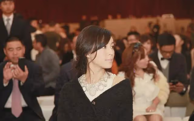 她被稱為導演收割機，因「車震門」事件被雪藏，如今44歲無人敢娶