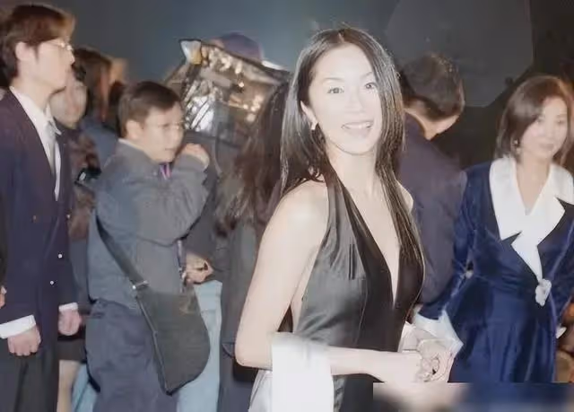 徐華鳳：做7年小三擠走原配，嫁進豪門3年，渾身長瘤死在丈夫懷中