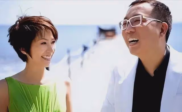 徐華鳳:做7年小三擠走原配,嫁進豪門3年,渾身長瘤死在丈夫懷中