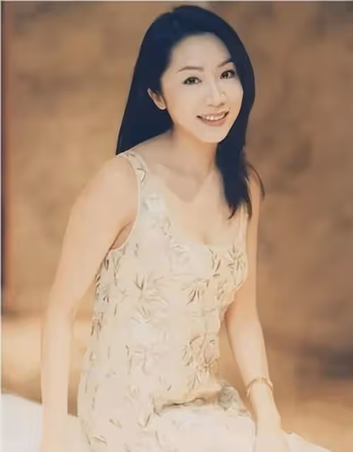 徐華鳳:做7年小三擠走原配,嫁進豪門3年,渾身長瘤死在丈夫懷中