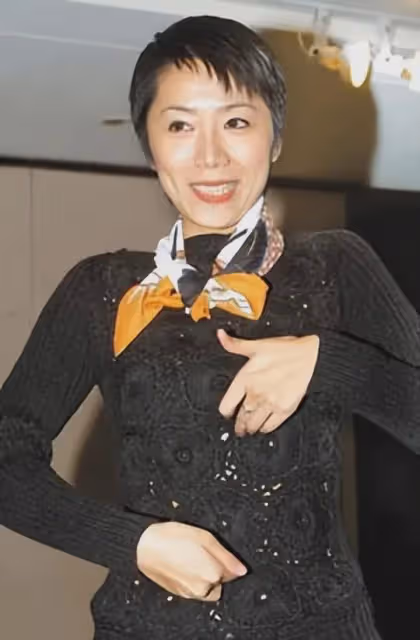 徐華鳳:做7年小三擠走原配,嫁進豪門3年,渾身長瘤死在丈夫懷中