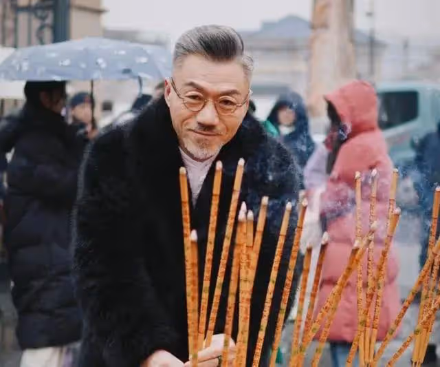 娛樂圈再傳噩耗!52歲「爽劇」演員肖萬閣,因急性腸穿孔不幸去世