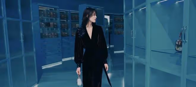 劉雯新造型亮相GUCCI太美了!梳背頭走紅毯A炸,換劉海超模臉封神