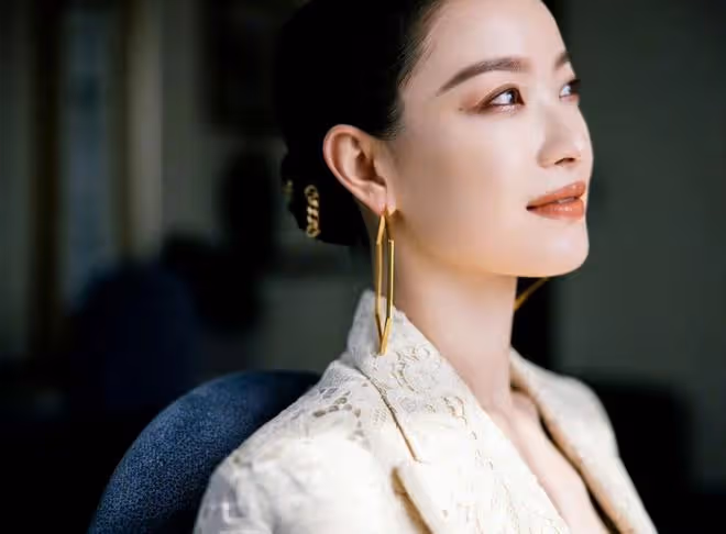 倪妮亮相GUCCI活動太牛了！穿蕾絲西裝美到大家，舒淇劉雯都輸了