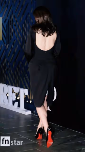 全智賢參加美容代表婚禮好驚艷!穿得比其他明星都美,露長腿真絕