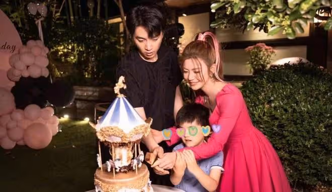 陳妍希40歲生日陳曉兒子甜蜜陪伴!她穿粉色好嫩啊,兒子大出風頭
