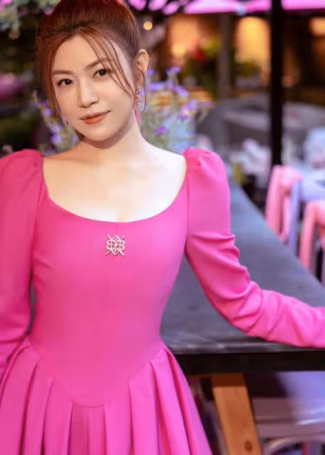 陳妍希40歲生日陳曉兒子甜蜜陪伴!她穿粉色好嫩啊,兒子大出風頭