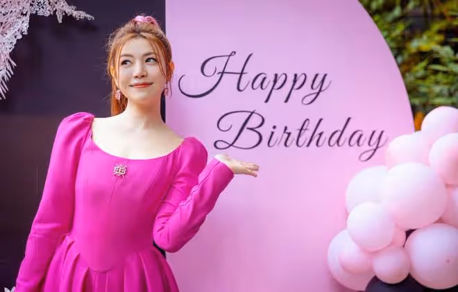 陳妍希40歲生日陳曉兒子甜蜜陪伴!她穿粉色好嫩啊,兒子大出風頭