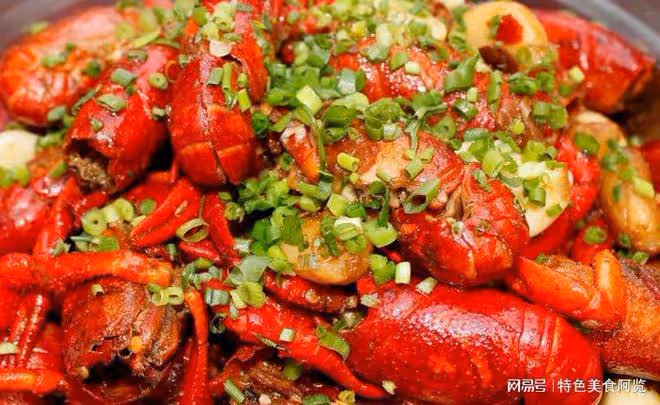 5月夜宵試試這道菜,麻辣龍蝦太解饞,鮮辣又嫩香,味道嘎嘎棒