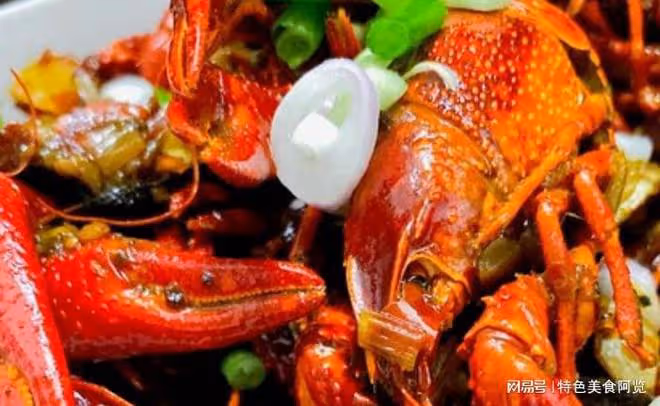 5月夜宵試試這道菜,麻辣龍蝦太解饞,鮮辣又嫩香,味道嘎嘎棒