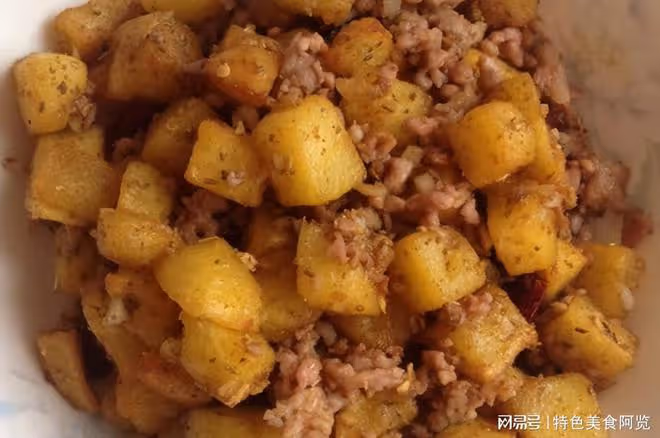 手殘黨福音來了,深扒肉末燜土豆的簡單做法,葷素味美,嘎嘎好吃