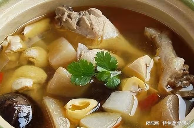 買1斤鴨腿,教你做醬燜風味的家常菜,搭配山藥燜一燜,嘎嘎好吃