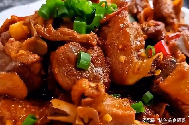 買1斤鴨腿,教你做醬燜風味的家常菜,搭配山藥燜一燜,嘎嘎好吃