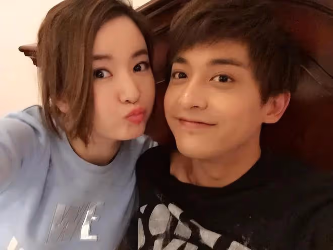 李晟夫婦為兒子慶生，6歲濃眉大眼帥氣像爸爸，李佳航看妻兒寵溺