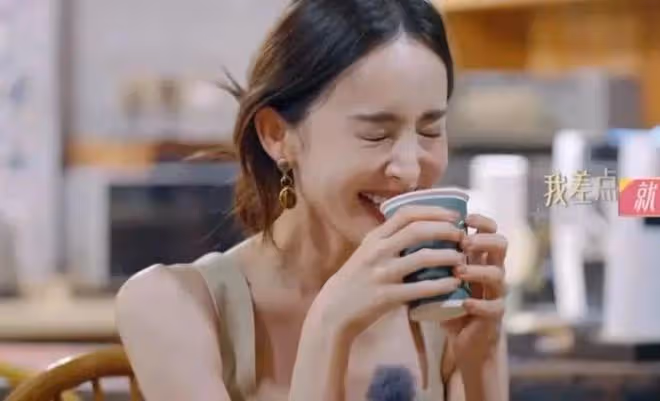 古力娜扎瘦成「排骨精」,四肢細長顯頭大,娛樂圈病態審美該停了