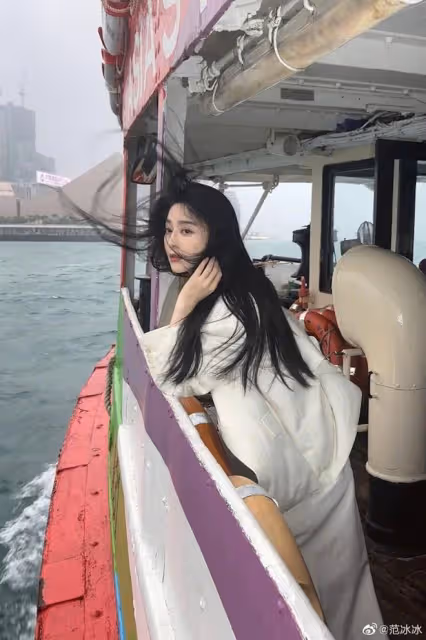 范冰冰罕現身!成功打入香港名媛圈地位不一般,穿旗袍美艷驚人!