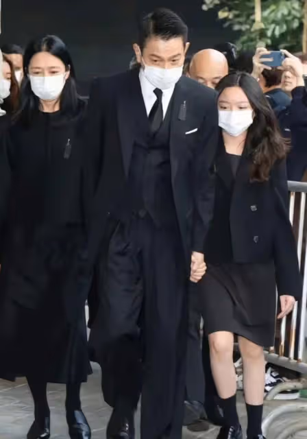 劉德華女兒迎12歲生日，眉眼神似媽媽，華仔否認為女兒追生弟弟！