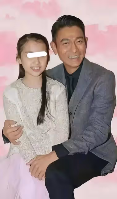 劉德華女兒迎12歲生日，眉眼神似媽媽，華仔否認為女兒追生弟弟！