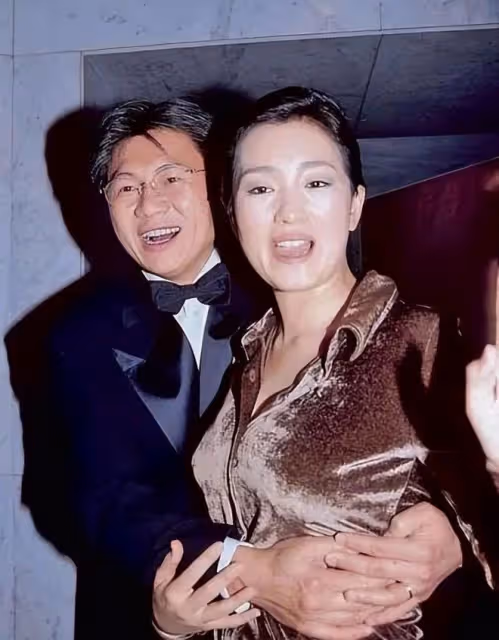 58歲鞏俐現身法國:兩嫁外國人至今未生育,國籍是她最大的遺憾