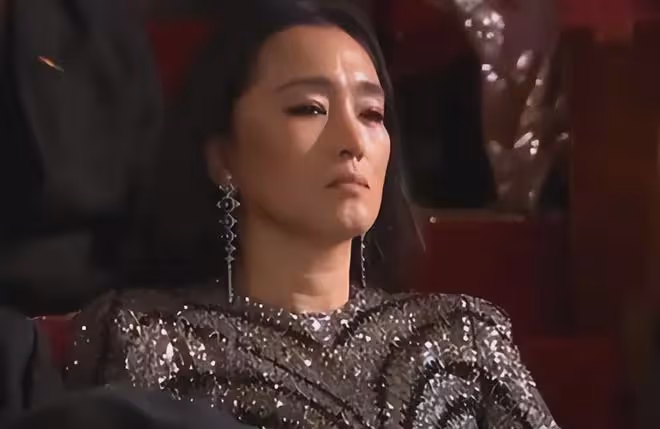 58歲鞏俐現身法國:兩嫁外國人至今未生育,國籍是她最大的遺憾