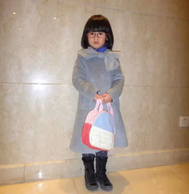 馮小剛養女慶祝母親節,稱徐帆是媽媽更是姐妹,母女感情勝似親生