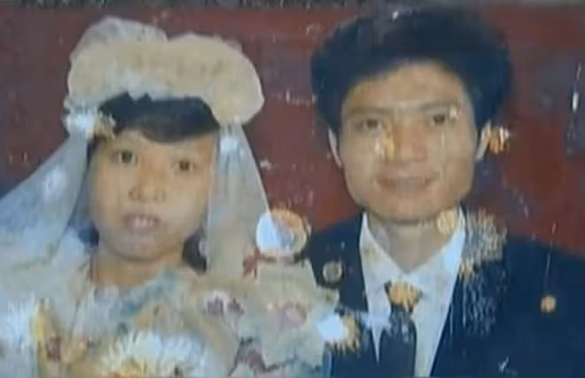 原配帶著女兒當街打罵第三者,丈夫要離婚:我們父女情已盡
