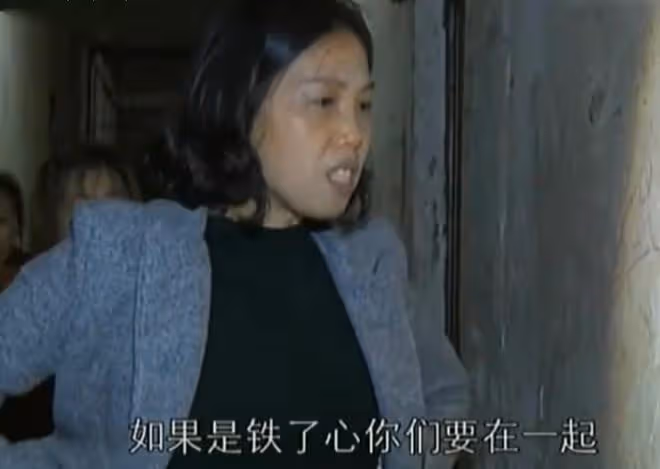 原配帶著女兒當街打罵第三者,丈夫要離婚:我們父女情已盡