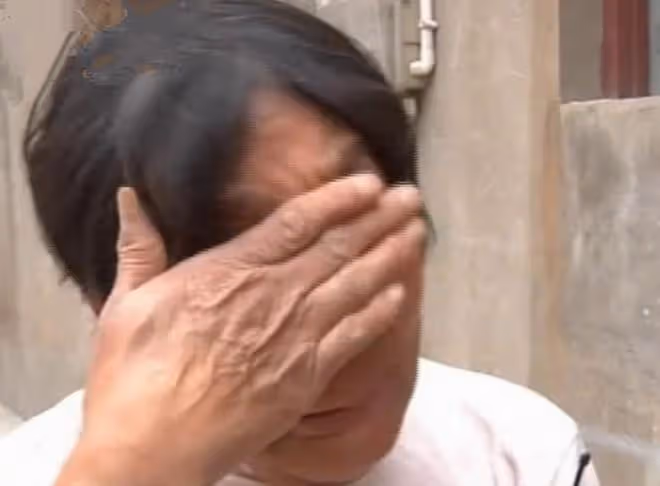 丈夫捲走積蓄離家31年,身患腦梗後祈求妻兒收留,妻子:我不要他